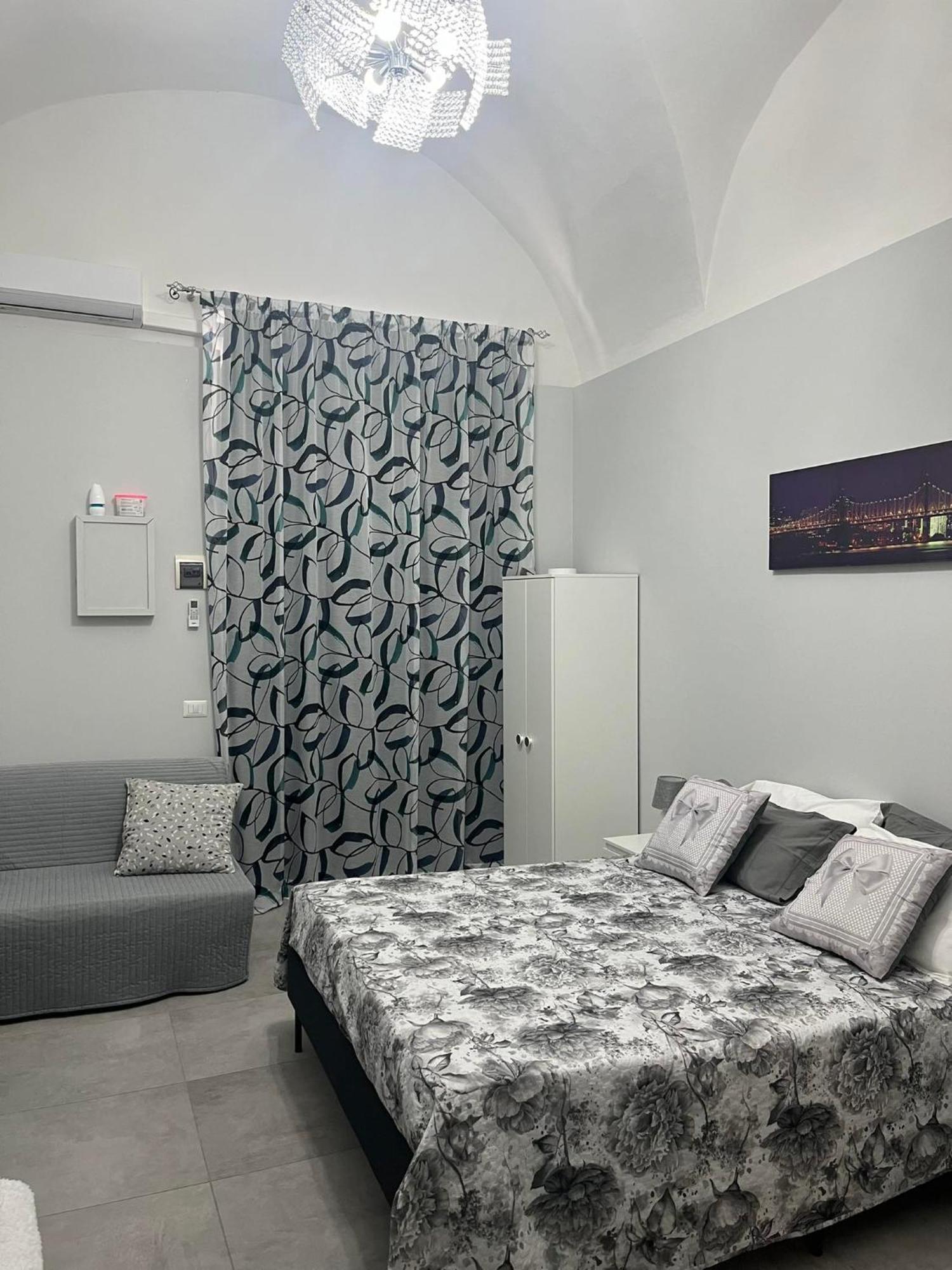 Casa Vacanze I 4 Diamanti Room 1 كاتانيا المظهر الخارجي الصورة